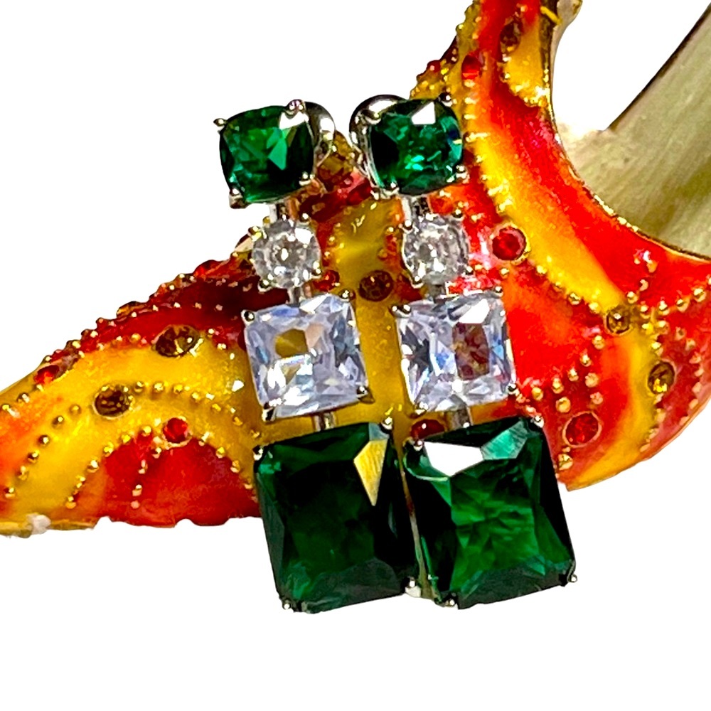 Square stones Emerald green and silver NWOT